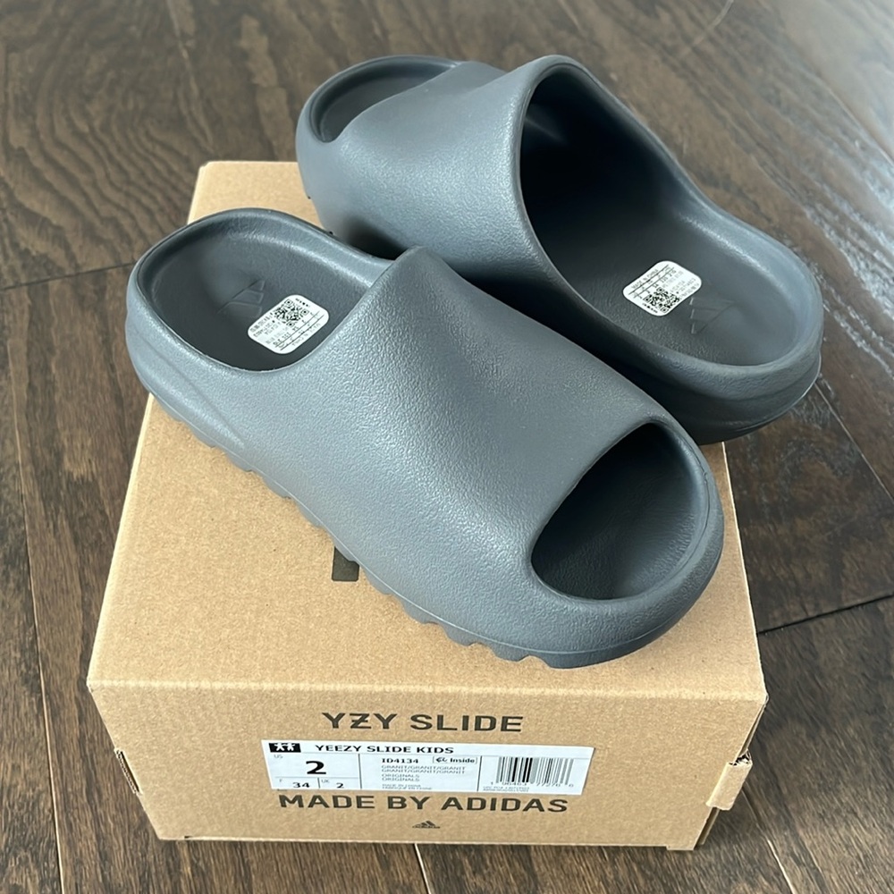 Brand New Yeezy Slide Kids
